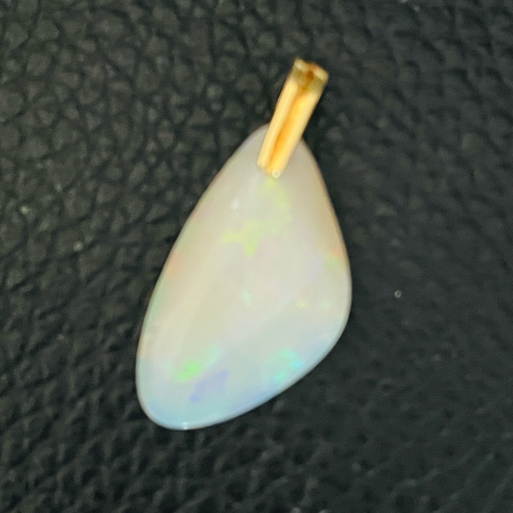 Pre owned 18k gold Ethiopian opal pendant